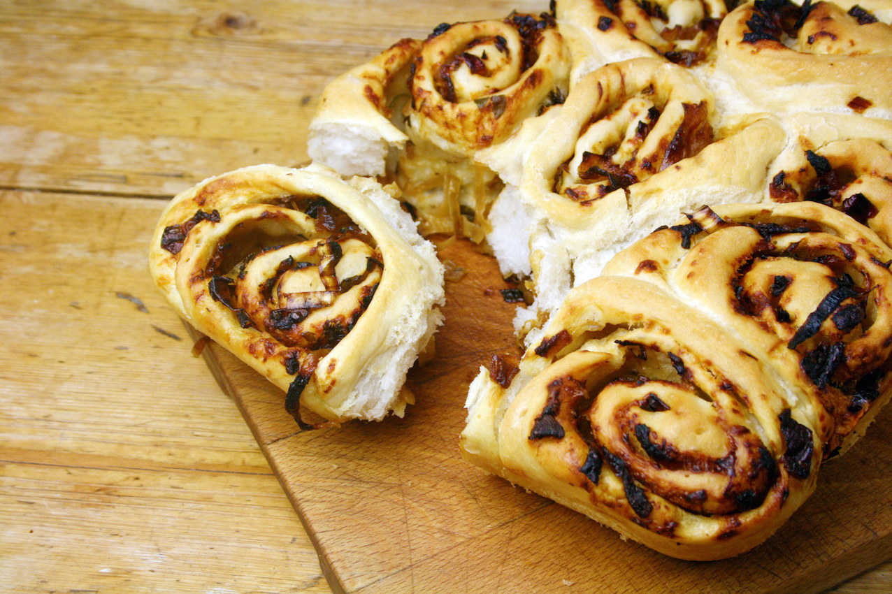 caramelised onion and cheddar ‘tear n share’ loaf