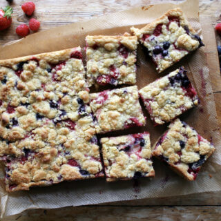 summer berry crumble bars