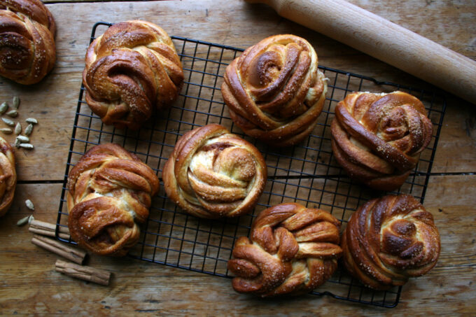 cinnamon knots