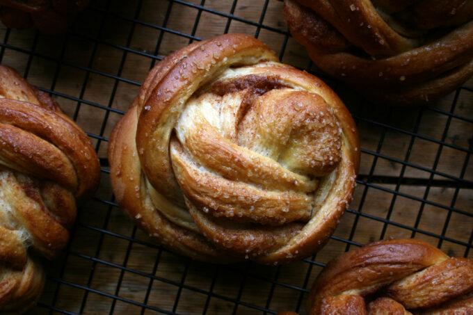 cinnamon knots