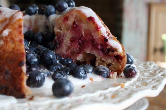 apple and mixed berry bundt cake