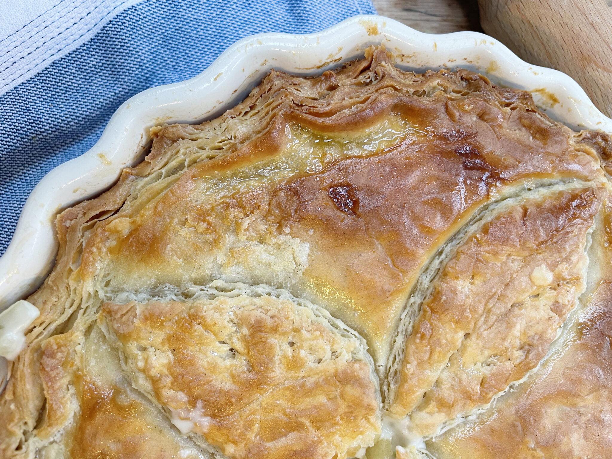 leek, mushroom and spinach pie with a cheesy sauce - Dom in the Kitchen
