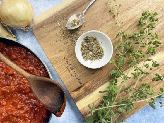 oregano and tomato sauce
