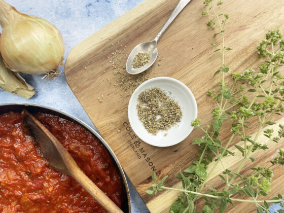 oregano and tomato sauce
