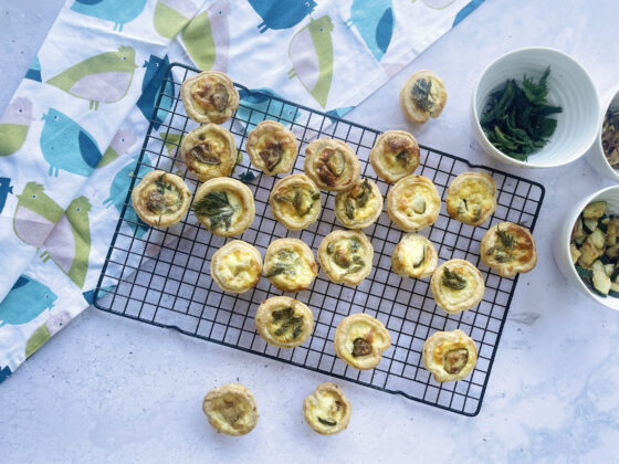 mini quiches with nettle and caramelised onion