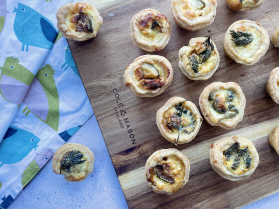 mini quiches with nettle and caramelised onion
