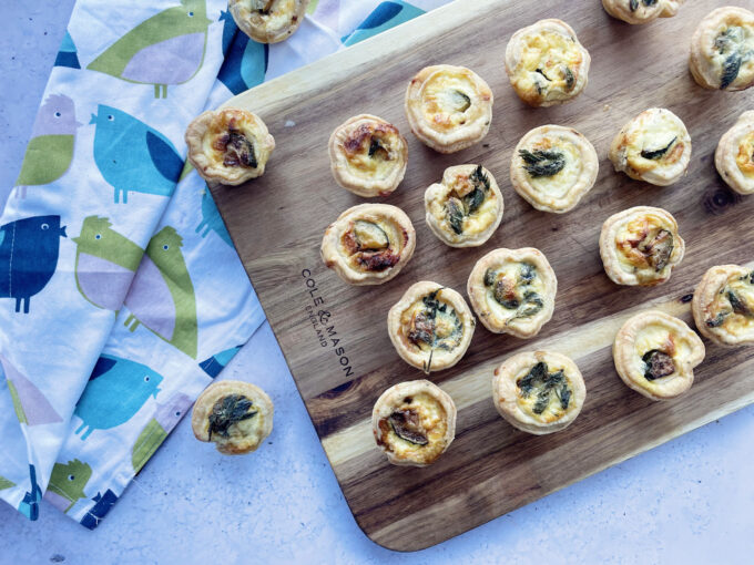 mini quiches with nettle and caramelised onion