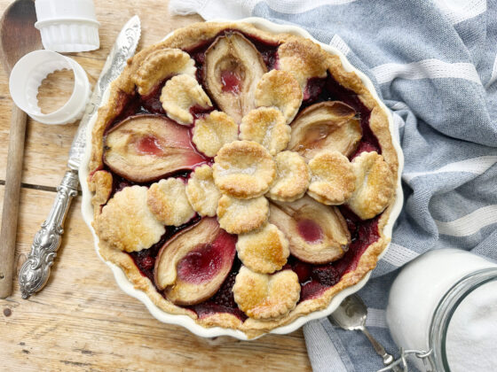 pear and berry pie