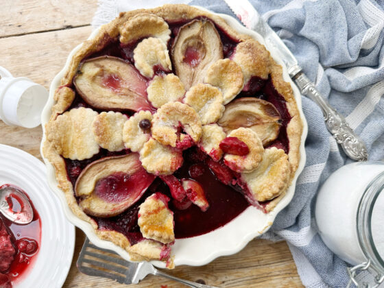 pear and berry pie