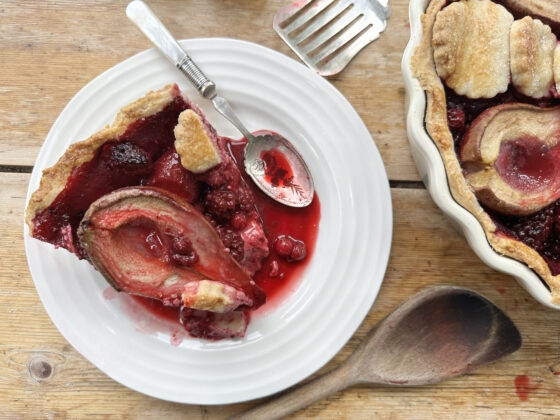 pear and berry pie