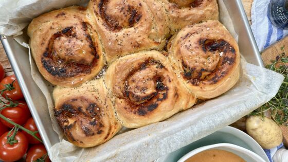 Tomato Soup with Pesto Swirl Buns