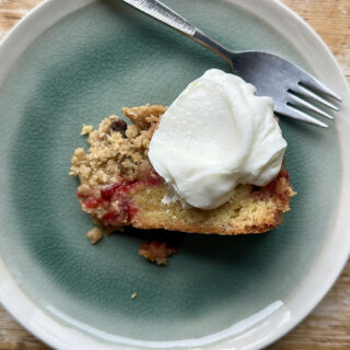 plum crumble cake