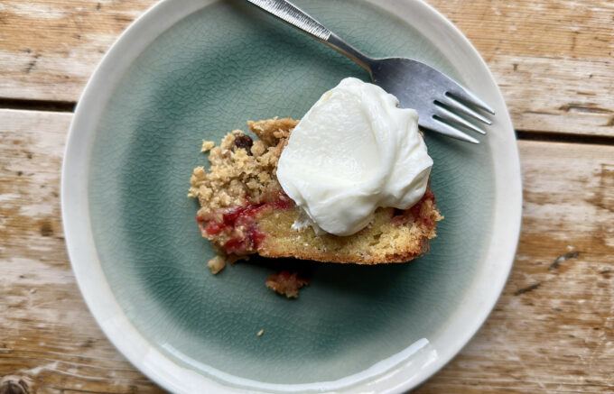 plum crumble cake