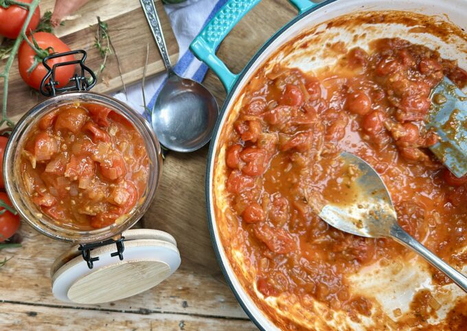 Slow-cooked tomato sauce
