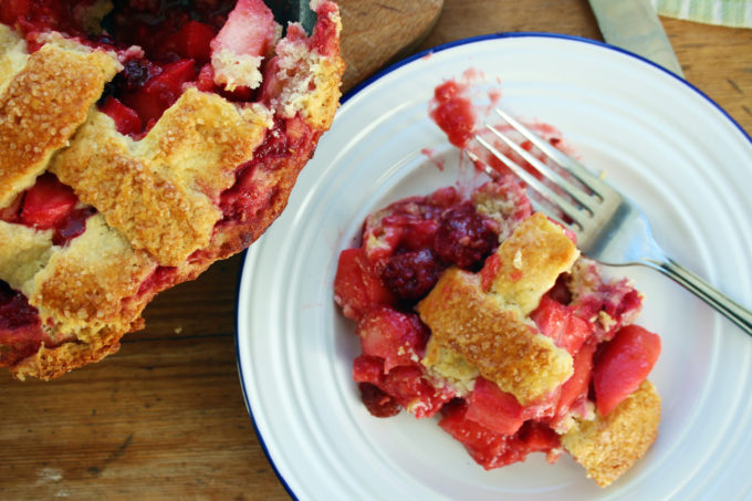 apple and blackberry pie