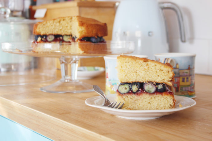 blueberry victoria sponge